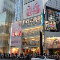 Photo taken at FOREVER 21 原宿店 by avalon1982 on 6/30/2012