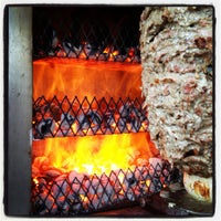 รูปภาพถ่ายที่ El Saudí Tacos y Tortas Arabes โดย German Y. เมื่อ 5/26/2012