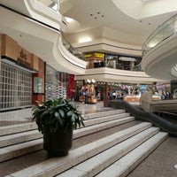 Foto tirada no(a) Hilltop Mall por Darwin A. em 9/2/2012