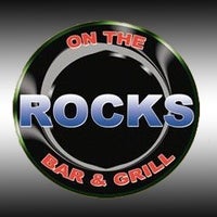 Foto scattata a On The Rocks Bar And Grill da david v. il 2/28/2012