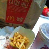Foto tirada no(a) McDonald&amp;#39;s por bophi em 6/25/2012