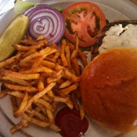 Das Foto wurde bei Burger It Up von Sarah E. am 5/10/2012 aufgenommen
