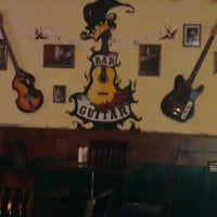 รูปภาพถ่ายที่ Guitar Bar โดย Виктория Х. เมื่อ 2/14/2012