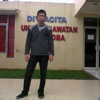 Photo taken at Indomaret Bona Indah by fenlee E. on 2/14/2012