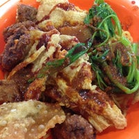 Photo taken at Special Chilli Yong Tau Foo by Andy N. on 5/30/2012
