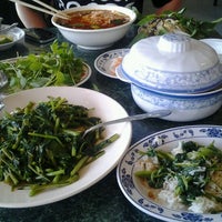 Photo taken at Que Huong Restaurant by Jaehne D. on 3/19/2012