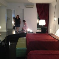 รูปภาพถ่ายที่ Hôtel Chez Swann โดย Ashton S. เมื่อ 7/17/2012