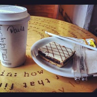Photo prise au Starbucks par Paula B. le5/29/2012