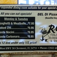 รูปภาพถ่ายที่ R &amp;amp; C Italian Bakery and Deli โดย Rosumcakes เมื่อ 5/1/2012
