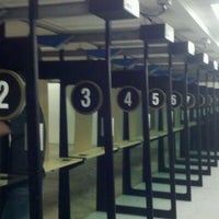รูปภาพถ่ายที่ Colonial Shooting Academy โดย Rony B. เมื่อ 4/2/2012
