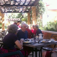 2/7/2012 tarihinde Connie B.ziyaretçi tarafından Zizi Naples Kitchen'de çekilen fotoğraf