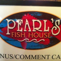 รูปภาพถ่ายที่ Pearl&#39;s Fish House โดย Paul C. เมื่อ 6/10/2012