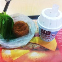 Photo taken at McDonald&#39;s by HYUNDAN K. on 7/22/2012
