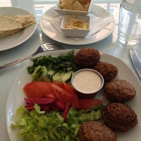 Foto diambil di Yella A Modern Mediterranean Grille oleh Meredith C. pada 5/31/2012