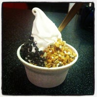 Снимок сделан в Golden Spoon Frozen Yogurt пользователем Alyssa S. 7/20/2012