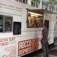 6/26/2012 tarihinde Jasmine L.ziyaretçi tarafından Now Eat This! Truck'de çekilen fotoğraf