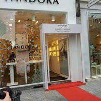 pandora concept store