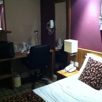 Photo taken at Comfort Inn Kings Cross by martin r. on 7/16/2012