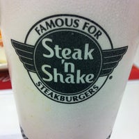 Photo taken at Steak &amp;#39;n Shake by khyle k. on 5/7/2012