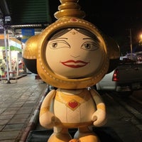 Photo taken at Siam Paradise Night Bazaar by gen k. on 7/14/2012