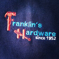 5/24/2012 tarihinde Lauren B.ziyaretçi tarafından Franklin&#39;s Ace Hardware'de çekilen fotoğraf