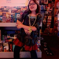 10/20/2011에 Sarina G.님이 Astrokitty Comics에서 찍은 사진