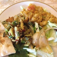Das Foto wurde bei Taj Mahal Indian Restaurant &amp;amp; Bar von Kate S. am 4/15/2012 aufgenommen