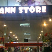 Foto tirada no(a) Ann Store por Chak® K. em 3/16/2012