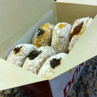 Photo taken at Happy Donuts by Rodolfo B. on 2/19/2012