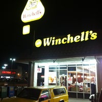 Photo taken at Winchell&amp;#39;s Donut House by Nadeem B. on 12/7/2011
