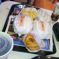Photo taken at Burger King by Vandersom J. on 1/9/2012