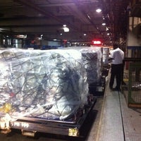 Photo taken at Airport Cargo Terminal 6 by Ucop on 2/20/2012
