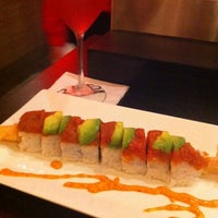 Снимок сделан в Red Sushi пользователем Ann G. 8/3/2012