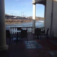 Das Foto wurde bei Water Works Restaurant &amp; Lounge von Renee S. am 3/11/2012 aufgenommen