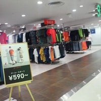 Gu Clothing Store In 丸の内区