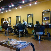 Foto tomada en Christopher&amp;#39;s Barber Studio  por Hank J. el 3/24/2012