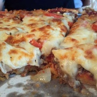Снимок сделан в Atlanta Pizza &amp;amp; Gyro пользователем Shannon L. 2/4/2012