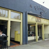 รูปภาพถ่ายที่ Upper Crust Bakery &amp;amp; Eatery โดย Doug C. เมื่อ 4/9/2012