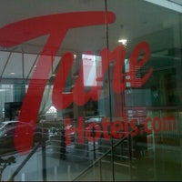 รูปภาพถ่ายที่ Tune Hotels.com - Waterfront Kuching โดย mazwan m. เมื่อ 1/7/2012