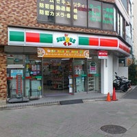 Photo taken at サンクス 新富町駅前店 by 初音航空隊 on 10/18/2011