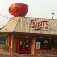 Foto tomada en Mobius Coffeehouse  por TheSquirrel el 5/25/2011