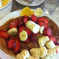 Das Foto wurde bei Stacks Pancake House &amp;amp; Cafe von Natasha B. am 2/26/2012 aufgenommen