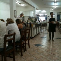 รูปภาพถ่ายที่ Cachoeira Tropical โดย Beto A. เมื่อ 10/6/2011