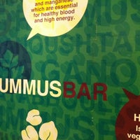 Foto tirada no(a) Hummus Bar por Jade G. em 10/5/2011