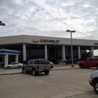รูปภาพถ่ายที่ Parkway Chevrolet โดย Forbes D. เมื่อ 11/19/2011