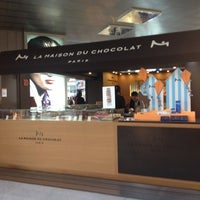 Photo taken at La Maison du Chocolat by Mayor Of Jeddah on 6/5/2012