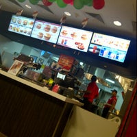 Photo taken at Wendy&amp;#39;s by ghanem a. on 12/26/2011
