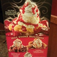 Photo taken at Cold Stone Creamery by Tina S. on 11/14/2011