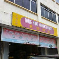Photo taken at Tong Huat Confectionary 东发饼家 by Jackson K. on 5/25/2012