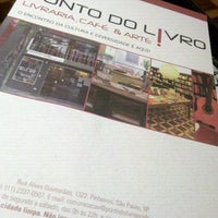 รูปภาพถ่ายที่ Ponto do Livro โดย Natalia M. เมื่อ 11/4/2011